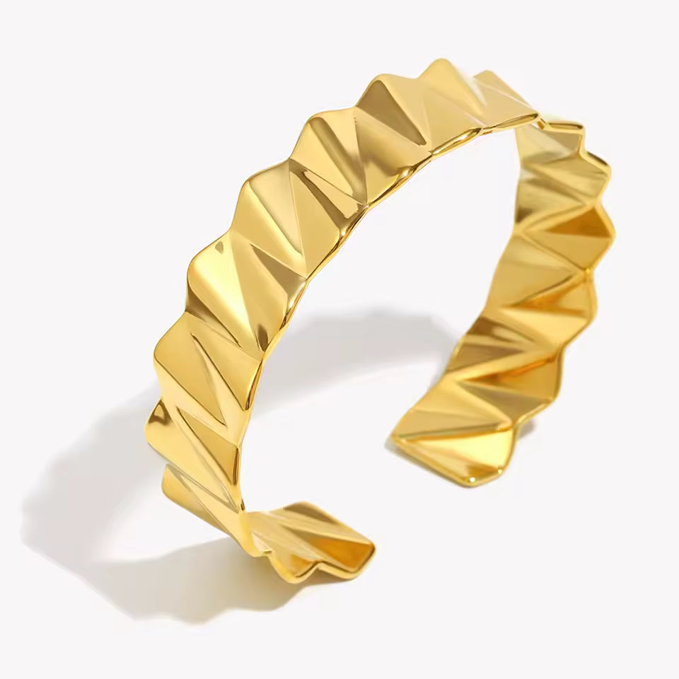 Geometric Wave Pattern Bracelet