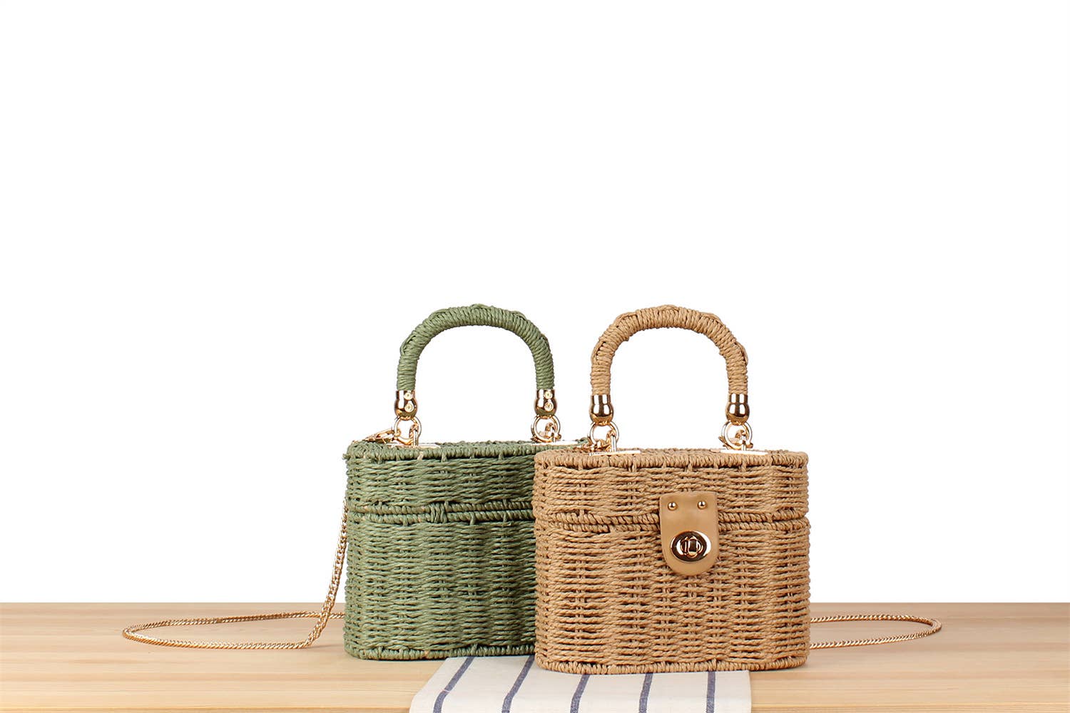 Front Lock Straw Bag