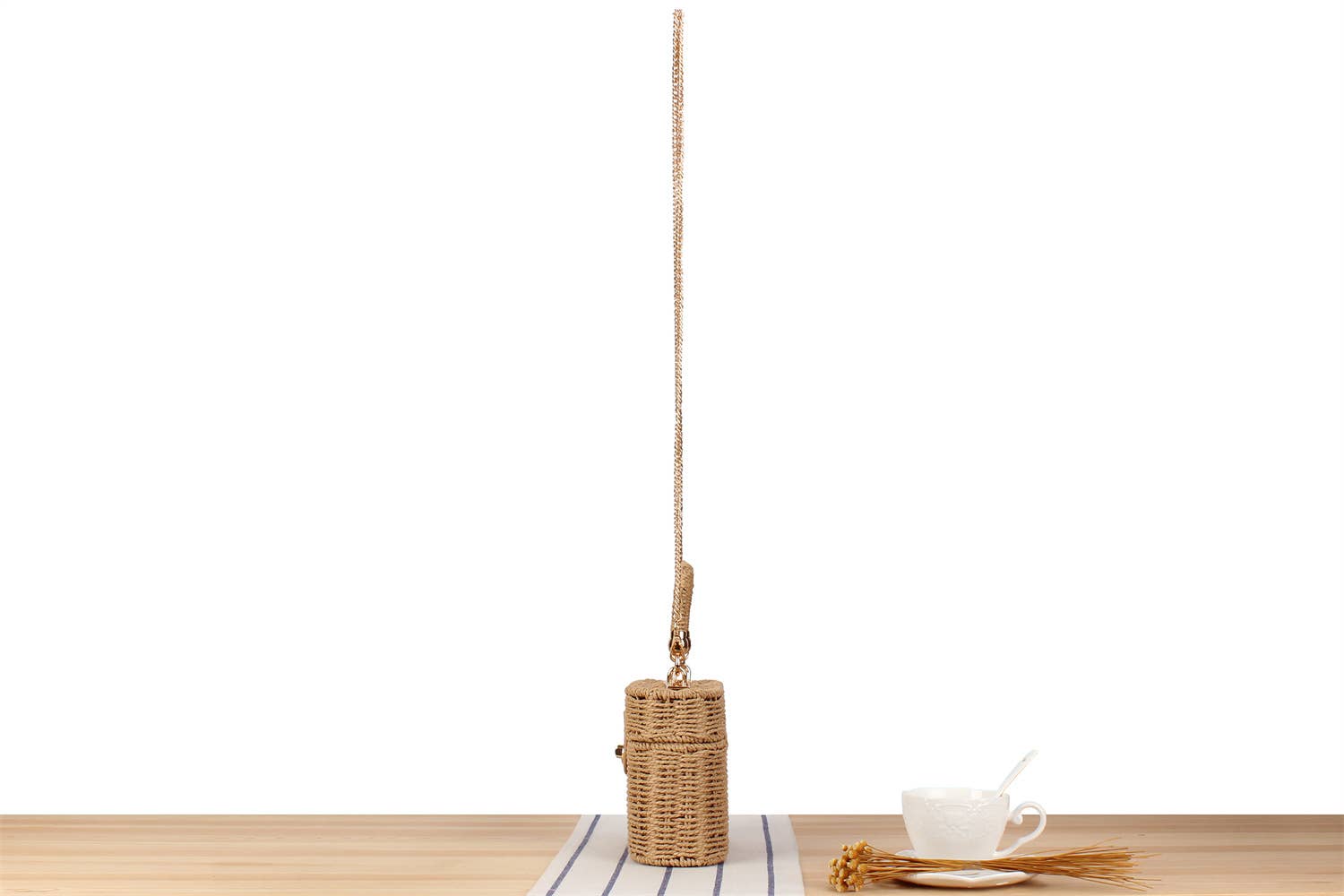 Front Lock Straw Bag