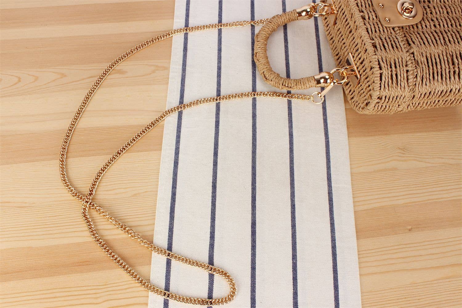 Front Lock Straw Bag