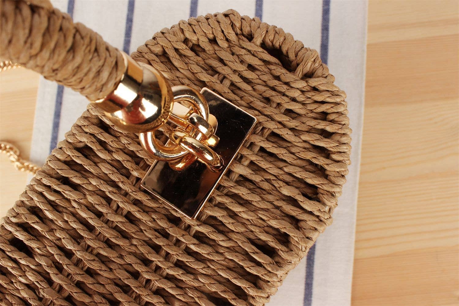 Front Lock Straw Bag