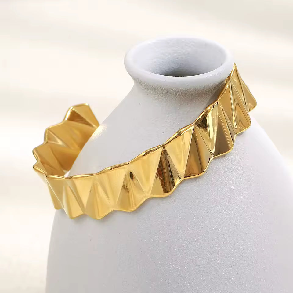 Geometric Wave Pattern Bracelet