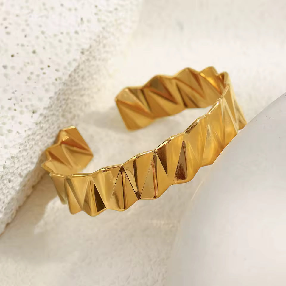 Geometric Wave Pattern Bracelet