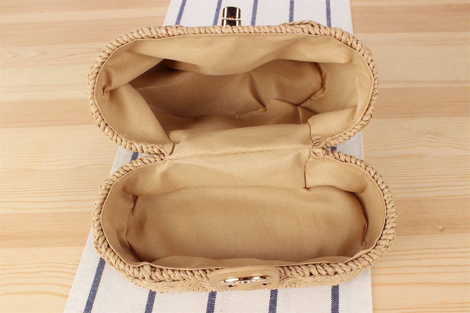 Front Lock Straw Bag