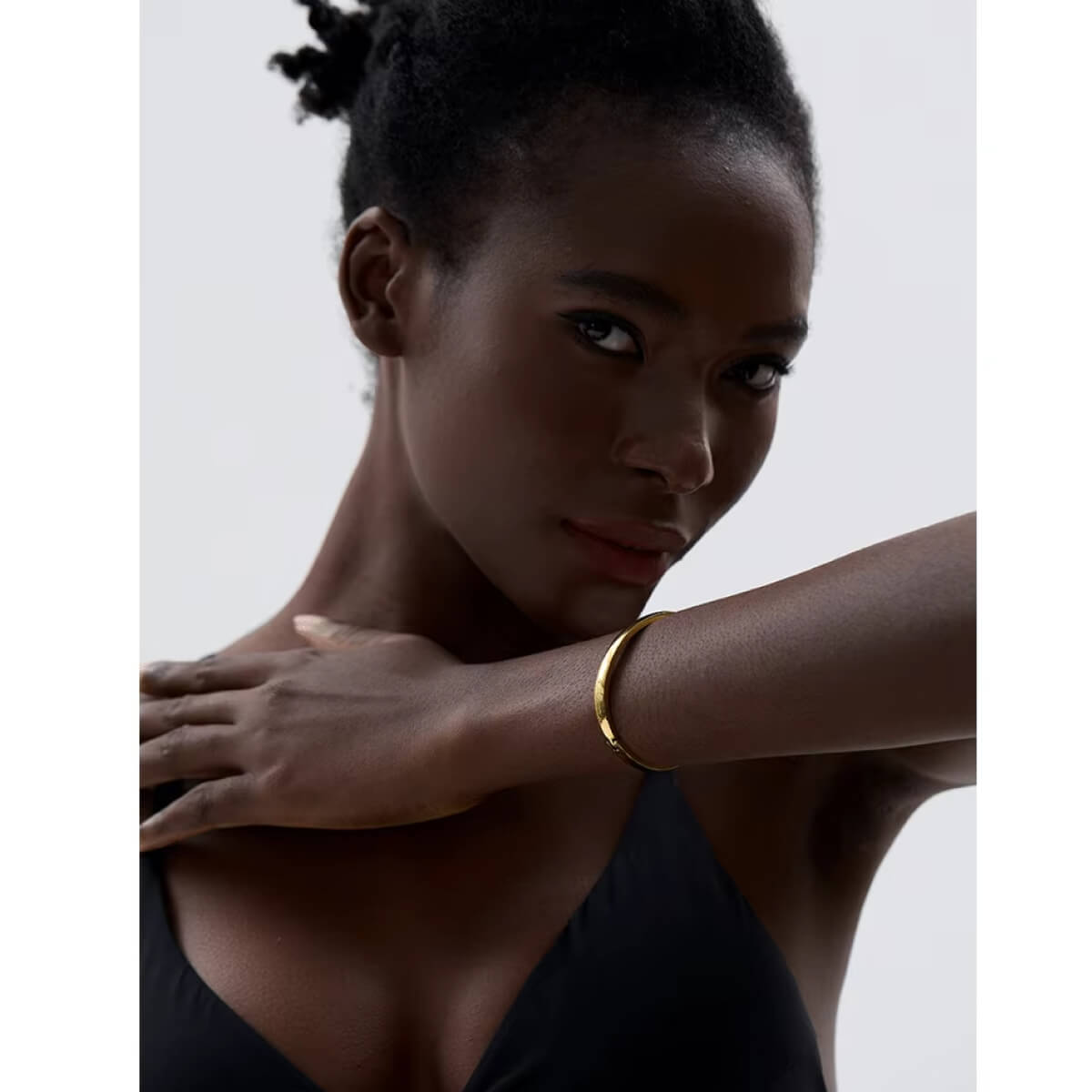 Classic Hinged Bangle Bracelet gold front | MILK MONEY milkmoney.co | cute bracelets. cool bracelets. beach bracelets. bracelet packs. cute cheap bracelets. cute simple bracelets. cute bracelets with beads. cute women's bracelets.