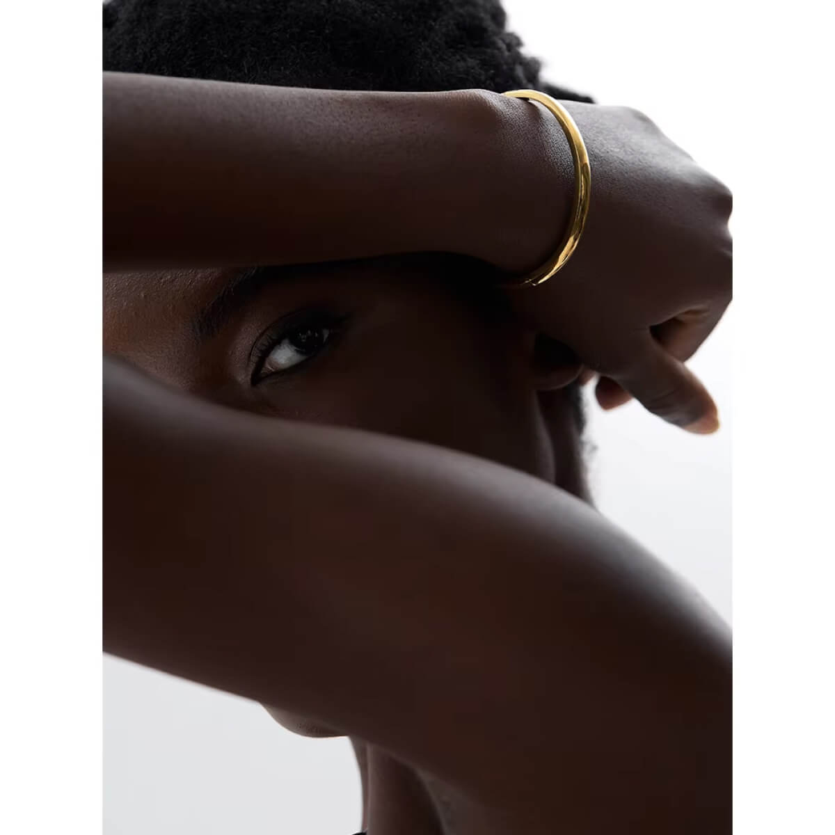 Classic Hinged Bangle Bracelet gold front | MILK MONEY milkmoney.co | cute bracelets. cool bracelets. beach bracelets. bracelet packs. cute cheap bracelets. cute simple bracelets. cute bracelets with beads. cute women's bracelets.