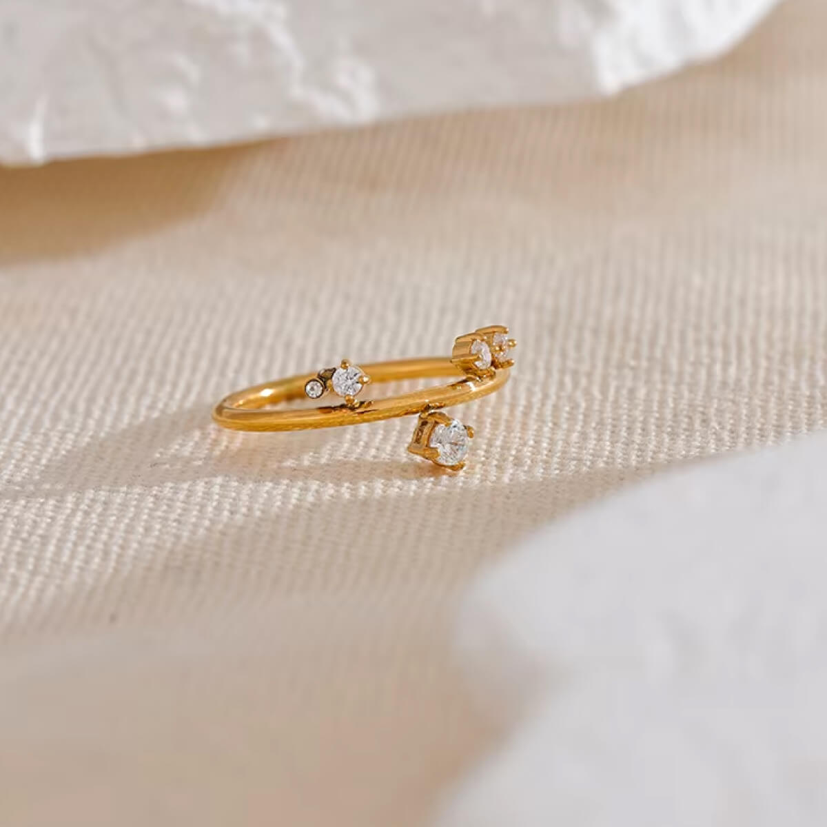 Crystal Cluster Ring gold | MILK MONEY milkmoney.co | cute rings, simple rings, casual rings, simple rings for women, trendy rings, cute rings for women, cute cheap rings, casual rings for women