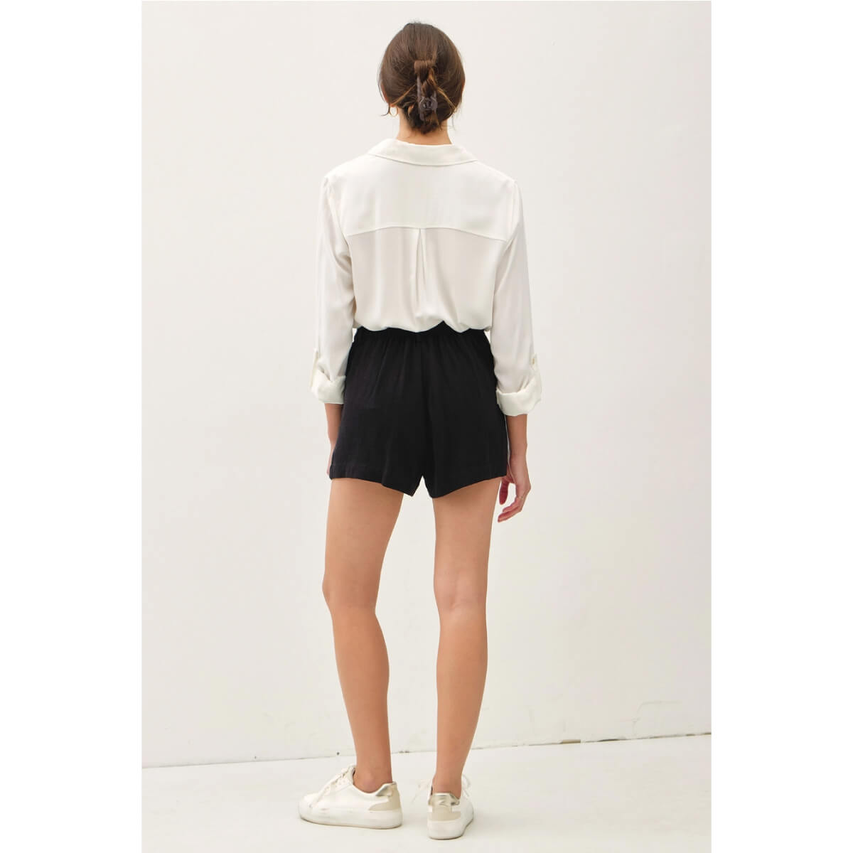 Linen Shorts black back | MILK MONEY milkmoney.co | cute clothes for women. womens online clothing. trendy online clothing stores. womens casual clothing online. trendy clothes online. trendy women's clothing online. ladies online clothing stores. trendy women's clothing stores. cute female clothes.