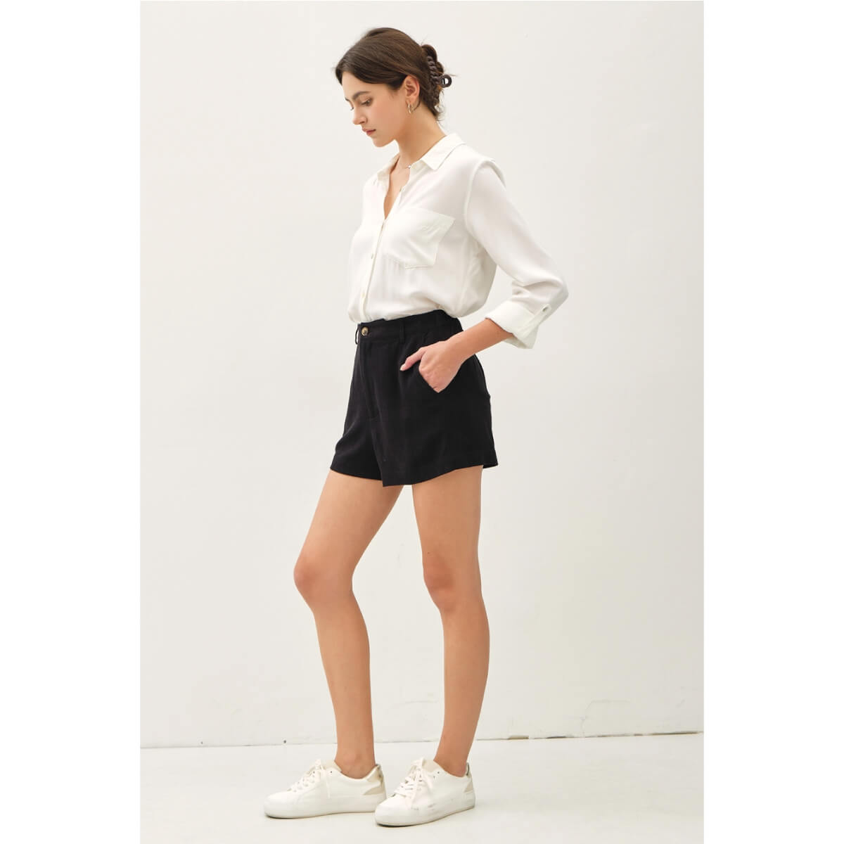 Linen Shorts black side | MILK MONEY milkmoney.co | cute clothes for women. womens online clothing. trendy online clothing stores. womens casual clothing online. trendy clothes online. trendy women's clothing online. ladies online clothing stores. trendy women's clothing stores. cute female clothes.
