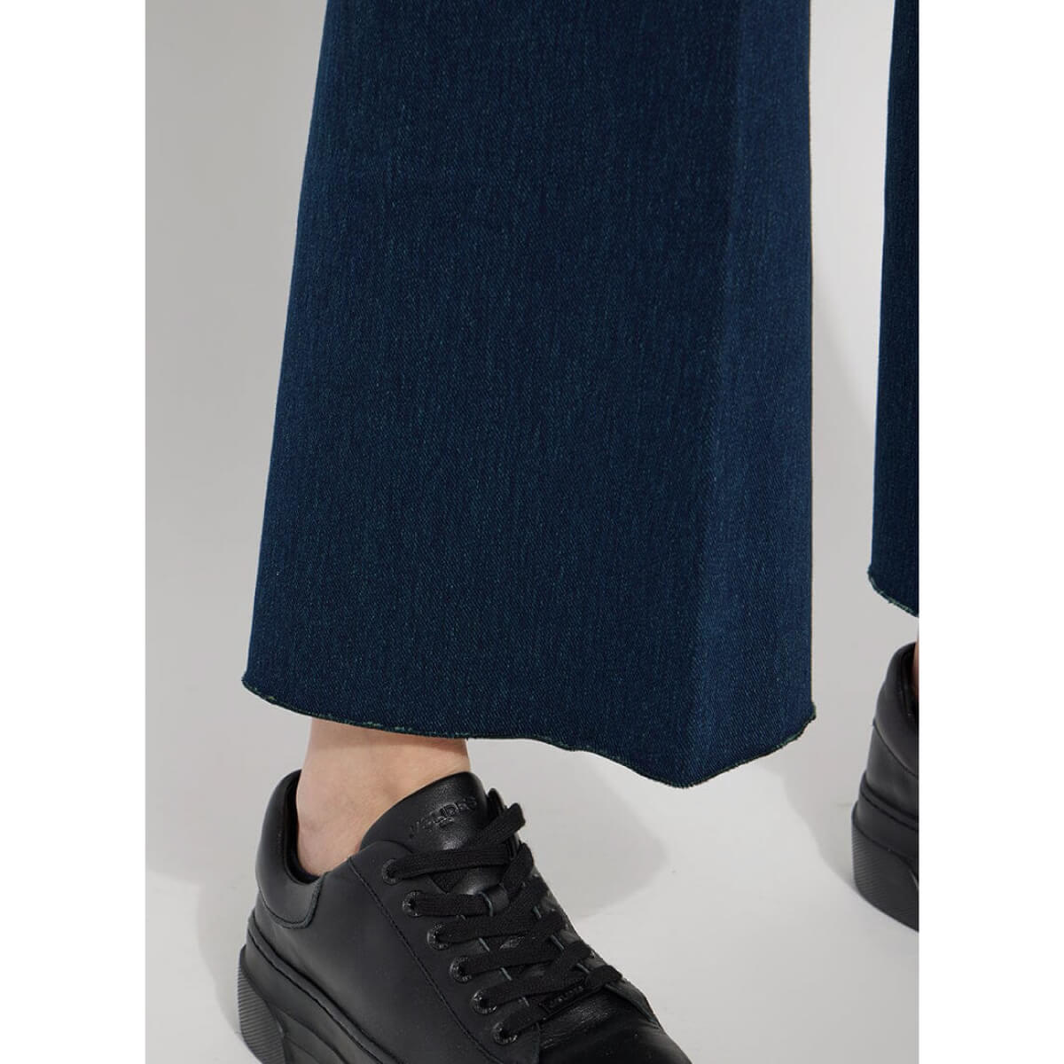 Lysse Erin Wide Leg Denim Pants blue detail | MILK MONEY milkmoney.co | cute pants for women. cute trendy pants.