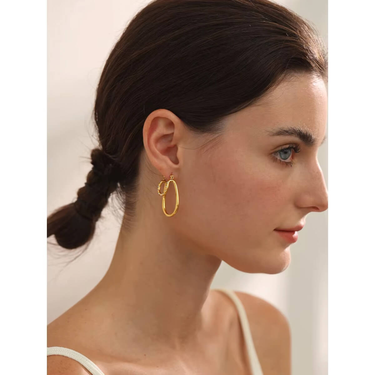 Oval Hollow Hoop Earrings gold front | MILK MONEY milkmoney.co | cute earring sets. cute dangle earrings. cute hoop earrings. cute cheap earrings. cute cheap earrings. cute small earrings. fun dangle earrings. trendy dangle earrings. affordable earrings. trendy dangle earrings. cute drop earrings. cute trendy earrings.