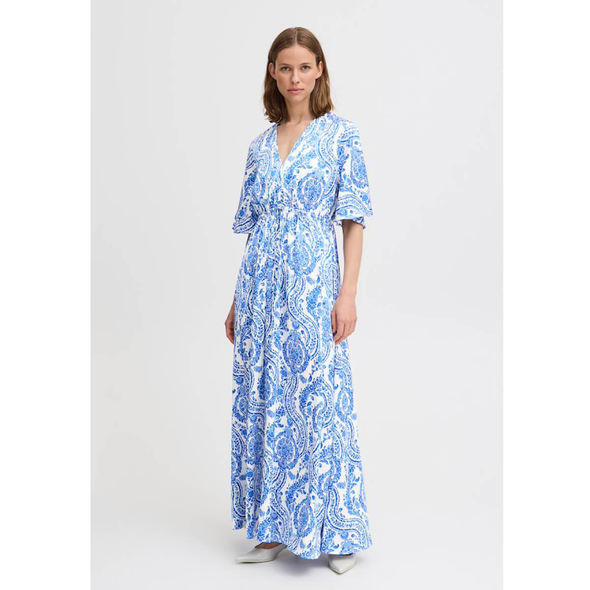 Paisley Print Maxi Dress blue front | MILK MONEY milkmoney.co | cute clothes for women. womens online clothing. trendy online clothing stores. womens casual clothing online. trendy clothes online. trendy women's clothing online. ladies online clothing stores. trendy women's clothing stores. cute female clothes.