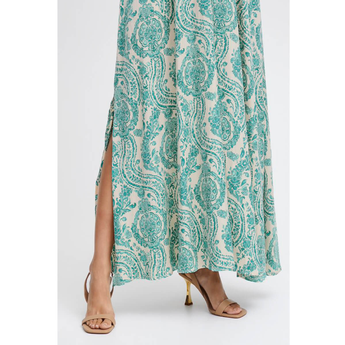 Paisley Print Maxi Dress green side | MILK MONEY milkmoney.co | cute clothes for women. womens online clothing. trendy online clothing stores. womens casual clothing online. trendy clothes online. trendy women's clothing online. ladies online clothing stores. trendy women's clothing stores. cute female clothes.