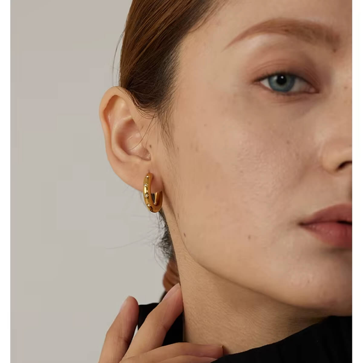 Round Star Crystal Hoop Earrings gold front | MILK MONEY milkmoney.co | cute earring sets. cute dangle earrings. cute hoop earrings. cute cheap earrings. cute cheap earrings. cute small earrings. fun dangle earrings. trendy dangle earrings. affordable earrings. trendy dangle earrings. cute drop earrings. cute trendy earrings.