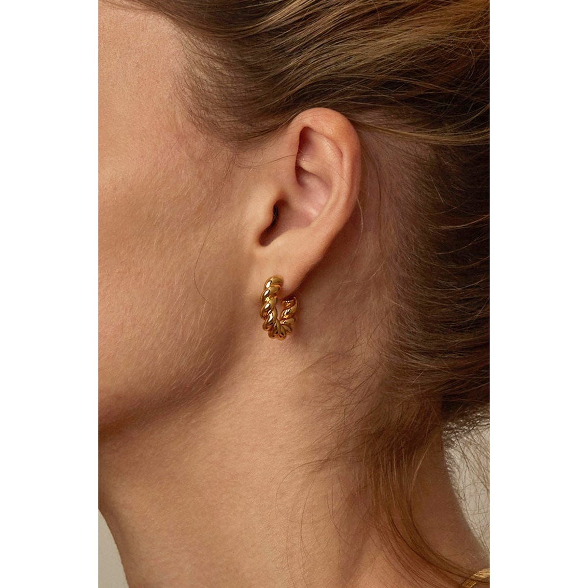 Spiral Twist Hoop Earrings gold small side | MILK MONEY milkmoney.co | cute earring sets. cute dangle earrings. cute hoop earrings. cute cheap earrings. cute cheap earrings. cute small earrings. fun dangle earrings. trendy dangle earrings. affordable earrings. trendy dangle earrings. cute drop earrings. cute trendy earrings. 