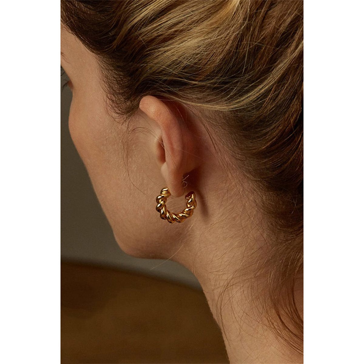 Spiral Twist Hoop Earrings gold small | MILK MONEY milkmoney.co | cute earring sets. cute dangle earrings. cute hoop earrings. cute cheap earrings. cute cheap earrings. cute small earrings. fun dangle earrings. trendy dangle earrings. affordable earrings. trendy dangle earrings. cute drop earrings. cute trendy earrings. 