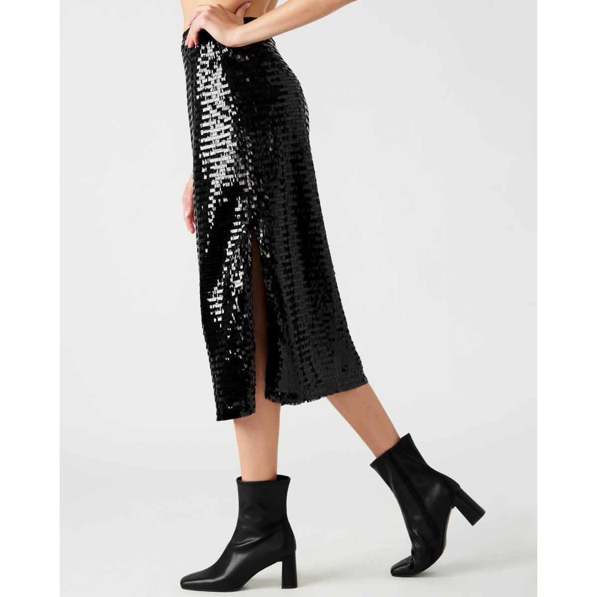 Steve Madden Dinah Piano Sequin High Rise Midi Pencil Skirt black side | MILK MONEY milkmoney.co | cute clothes for women. womens online clothing. trendy online clothing stores. womens casual clothing online. trendy clothes online. trendy women's clothing online. ladies online clothing stores. trendy women's clothing stores. cute female clothes.