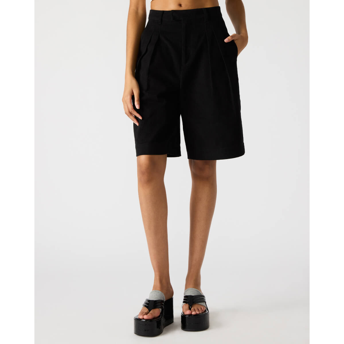 Steve Madden Ivana Pleated Shorts black front | MILK MONEY milkmoney.co | cute clothes for women. womens online clothing. trendy online clothing stores. womens casual clothing online. trendy clothes online. trendy women's clothing online. ladies online clothing stores. trendy women's clothing stores. cute female clothes.