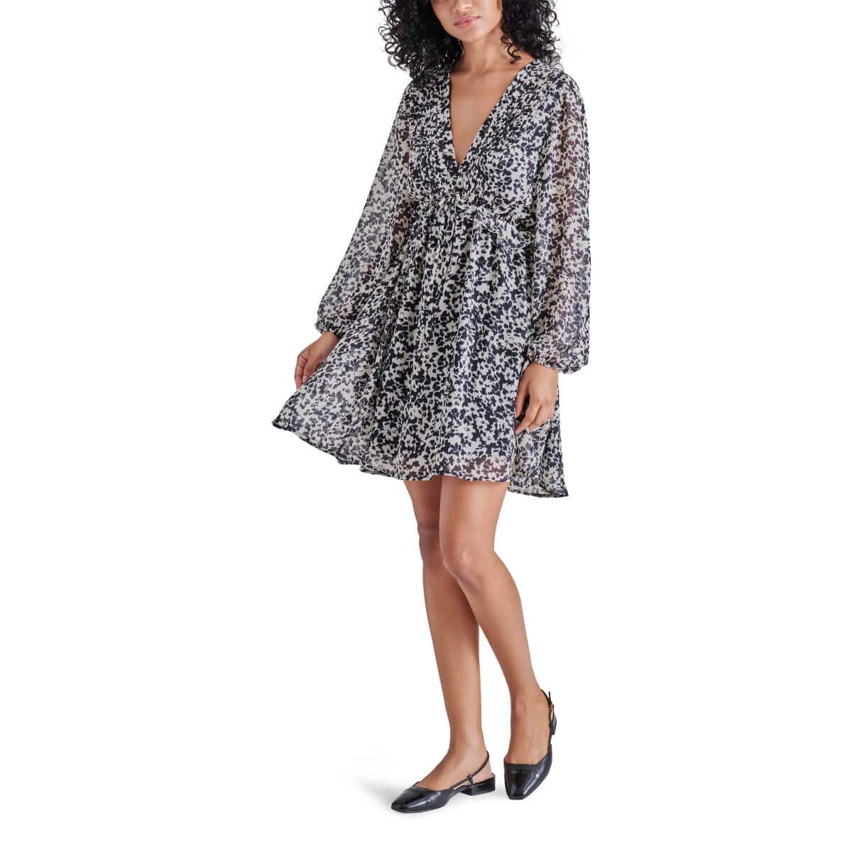 Steve Madden Rami Floral Print Chiffon Dress black front | MILK MONEY milkmoney.co | cute clothes for women. womens online clothing. trendy online clothing stores. womens casual clothing online. trendy clothes online. trendy women's clothing online. ladies online clothing stores. trendy women's clothing stores. cute female clothes.