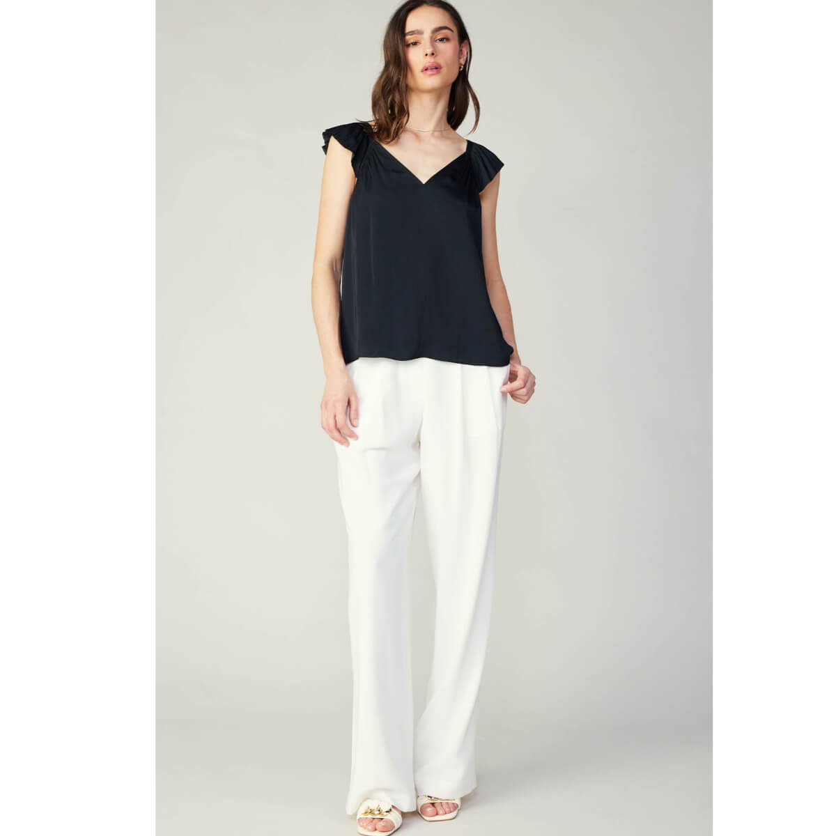 Sweetheart Neck Pleated Top black front | MILK MONEY milkmoney.co | cute tops for women. trendy tops for women. cute blouses for women. stylish tops for women. pretty womens tops.