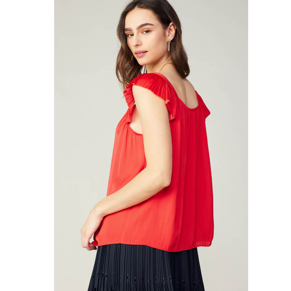 Sweetheart Neck Pleated Top red side | MILK MONEY milkmoney.co | cute tops for women. trendy tops for women. cute blouses for women. stylish tops for women. pretty womens tops.