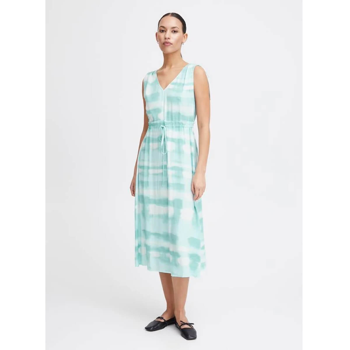 Tie Dyed Midi Dress blue front | MILK MONEY milkmoney.co | cute clothes for women. womens online clothing. trendy online clothing stores. womens casual clothing online. trendy clothes online. trendy women's clothing online. ladies online clothing stores. trendy women's clothing stores. cute female clothes.