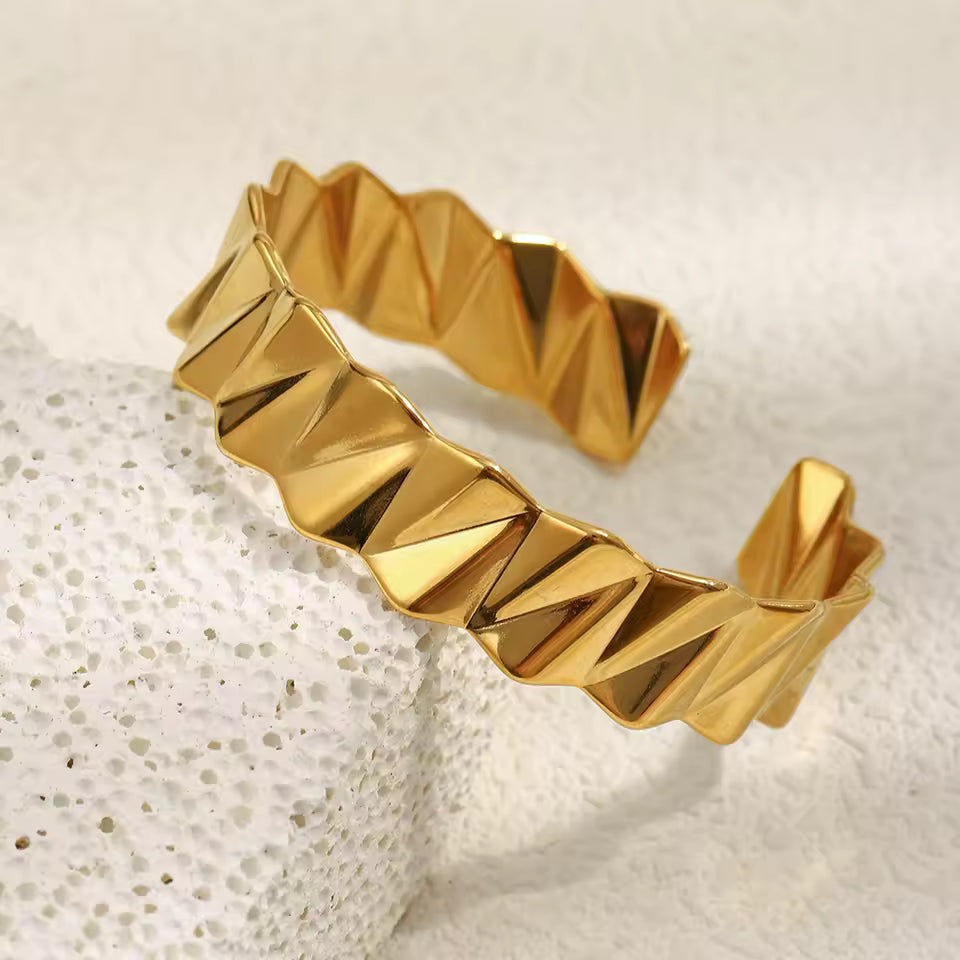 Geometric Wave Pattern Bracelet