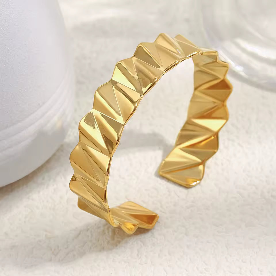 Geometric Wave Pattern Bracelet