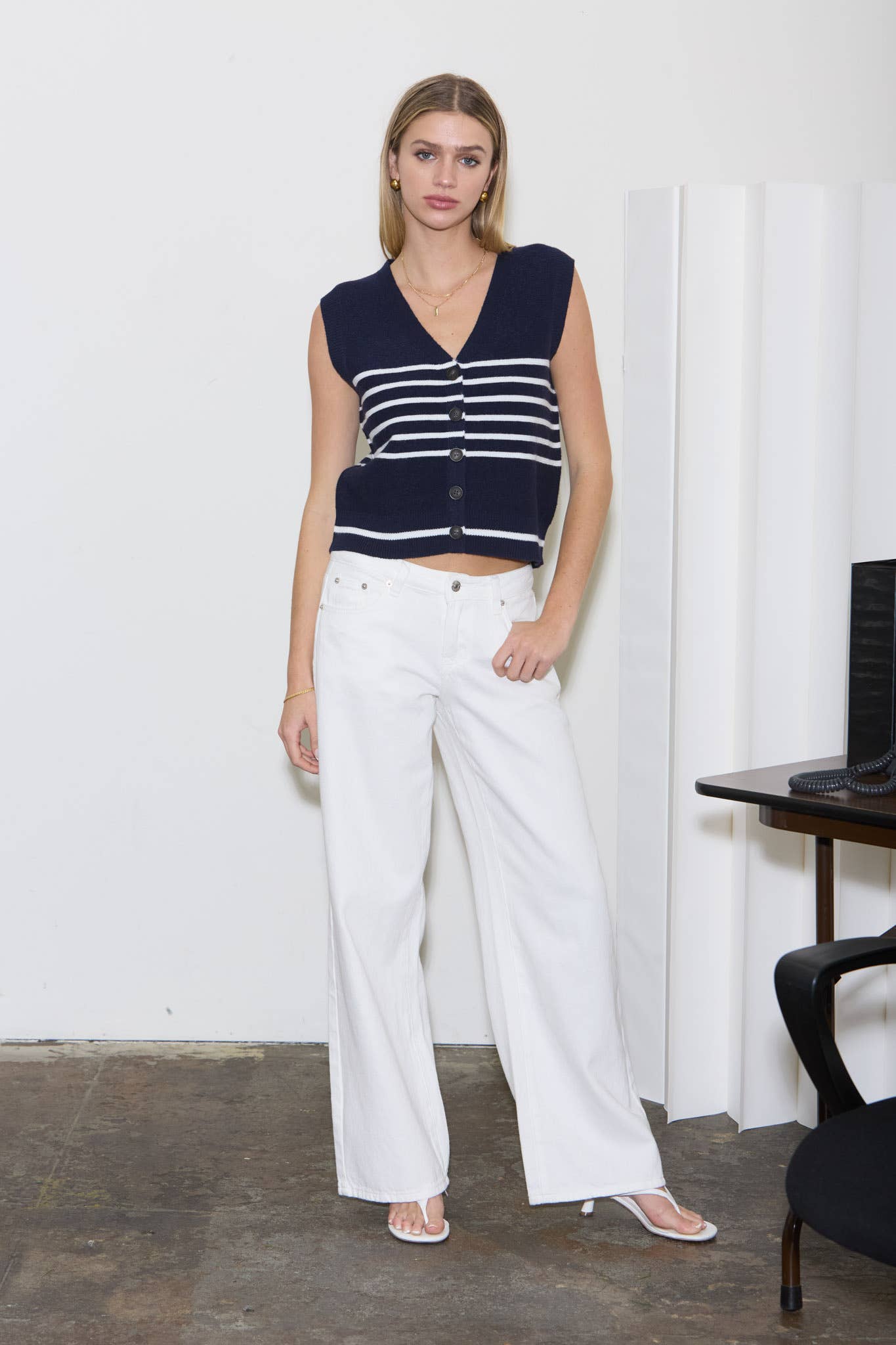Contrast Stripe Button Knit Vest