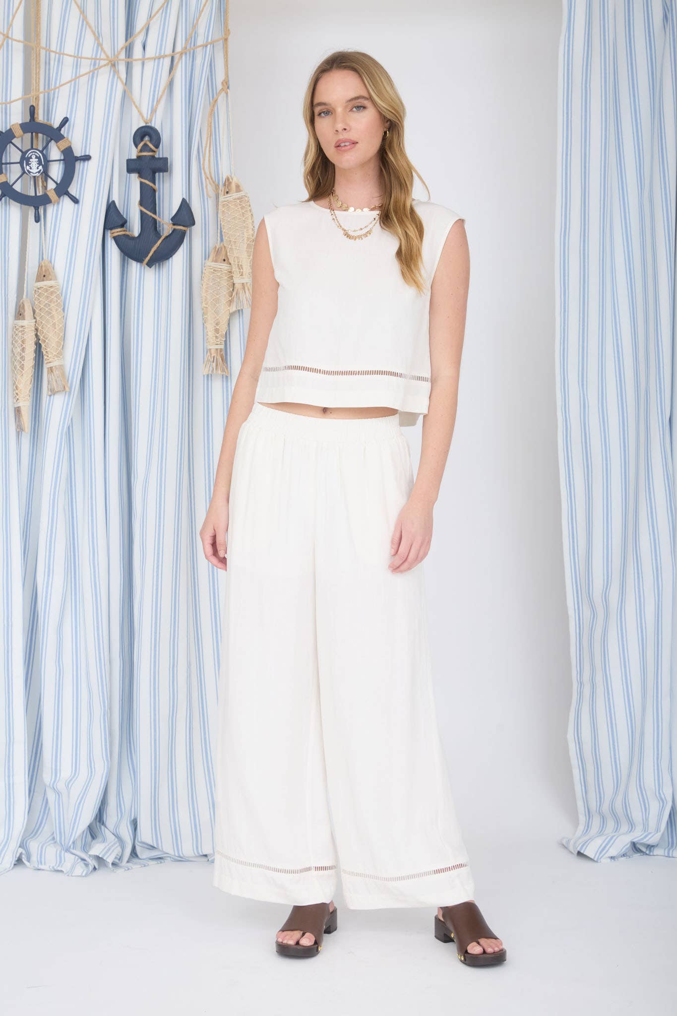 Sleeveless Ladder Lace Trim Linen Top