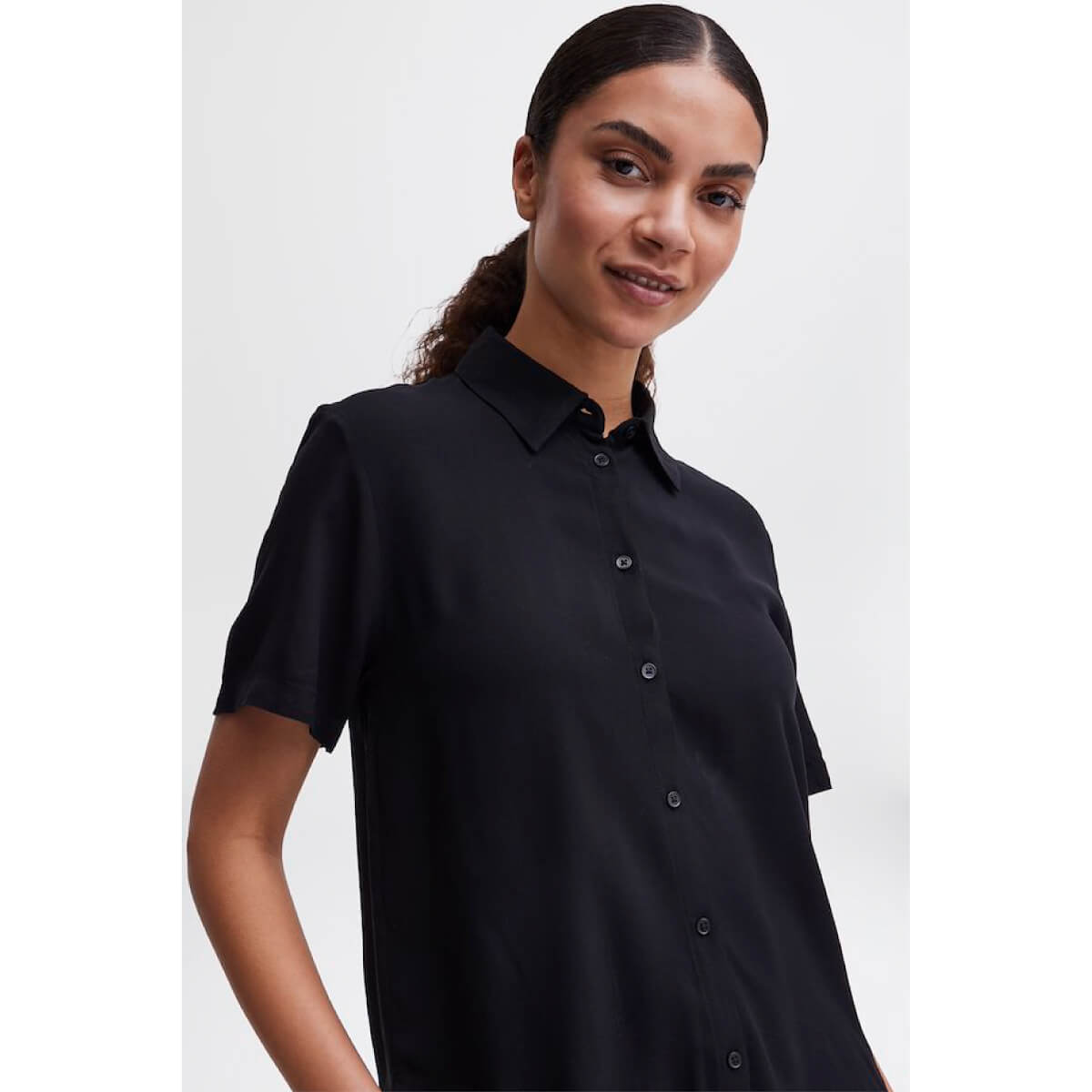 Short Sleeve Button Down Blouse black front | MILK MONEY milkmoney.co | cute tops for women. trendy tops for women. cute blouses for women. stylish tops for women. pretty womens tops.