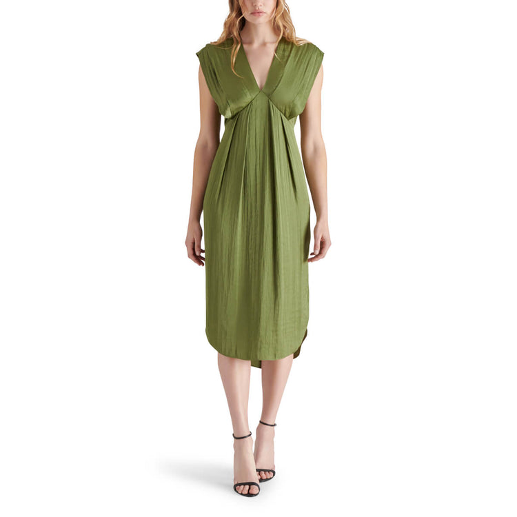 Steve Madden Clarissa Pleated Midi Dress burnt olive front | MILK MONEY milkmoney.co | cute clothes for women. womens online clothing. trendy online clothing stores. womens casual clothing online. trendy clothes online. trendy women's clothing online. ladies online clothing stores. trendy women's clothing stores. cute female clothes.