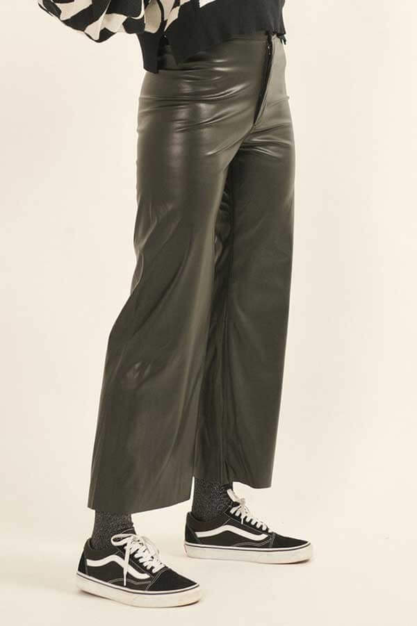 Faux Leather High Waisted Pants black side | MILK MONEY milkmoney.co | cute clothes for women. womens online clothing. trendy online clothing stores. womens casual clothing online. trendy clothes online. trendy women's clothing online. ladies online clothing stores. trendy women's clothing stores. cute female clothes.