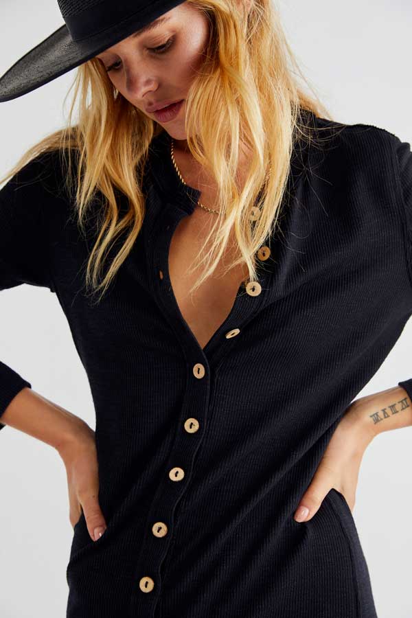 Free People Gia Cardi black front | MILK MONEY milkmoney.co | cute clothes for women. womens online clothing. trendy online clothing stores. womens casual clothing online. trendy clothes online. trendy women's clothing online. ladies online clothing stores. trendy women's clothing stores. cute female clothes.