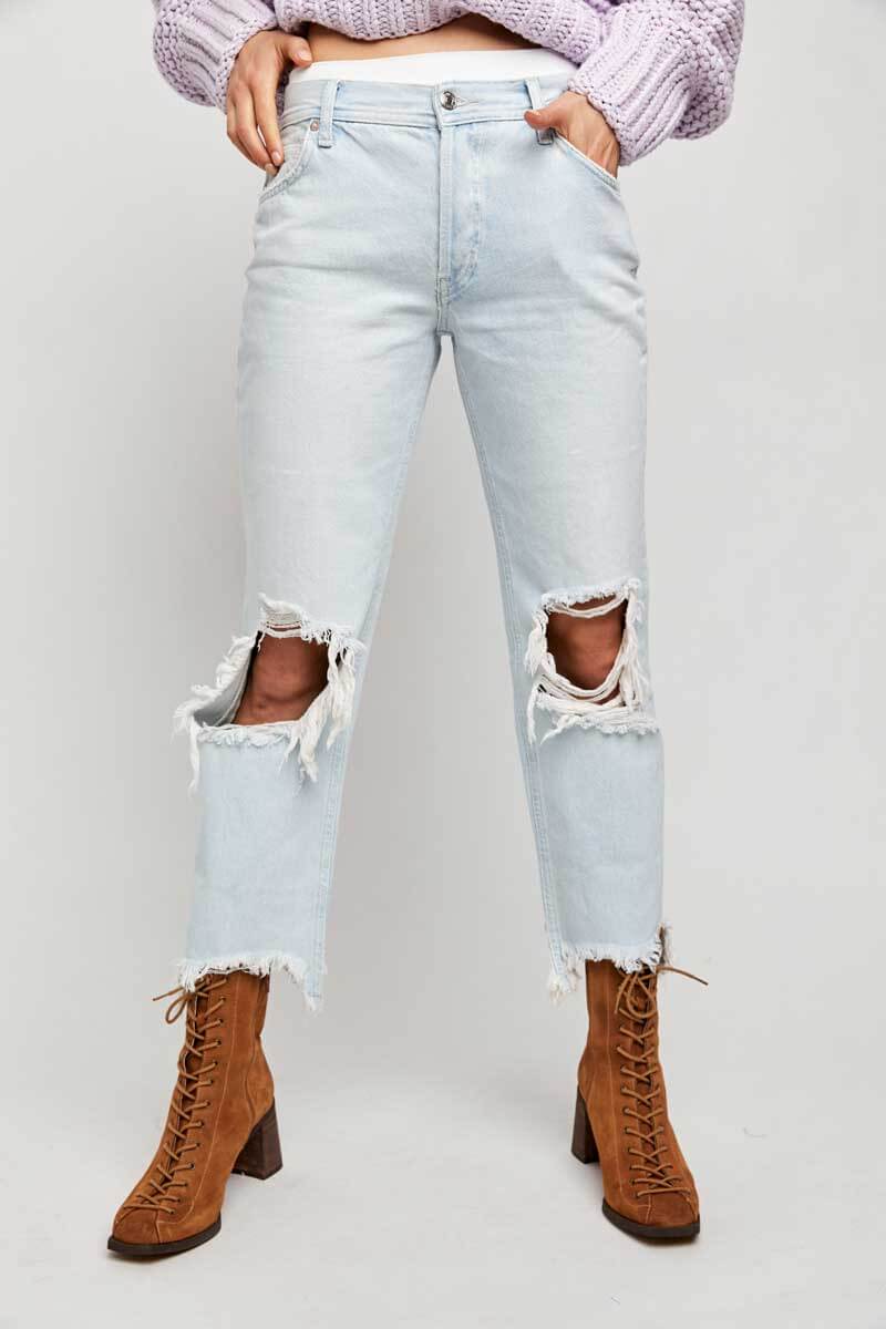 Maggie Mid Rise Straight Jeans by Free People lite blue front | MILK MONEY milkmoney.co | jeans for women. blue jeans for women. trendy jeans. denim jeans for women. cute jeans for women. womens denim.