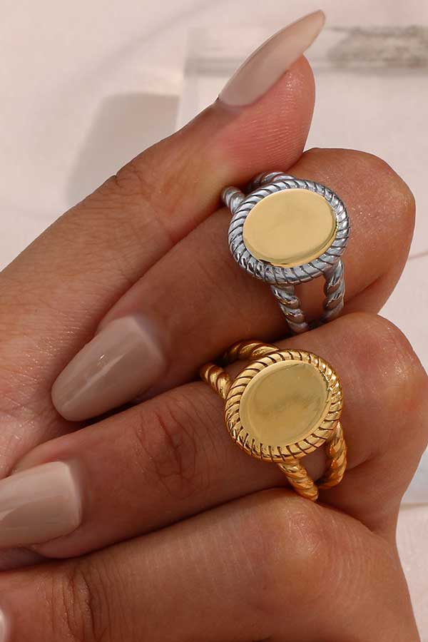 Oval Signet Ring Gold model | MILK MONEY milkmoney.co | cute rings, simple rings, casual rings, simple rings for women, trendy rings, cute rings for women, cute cheap rings, casual rings for women