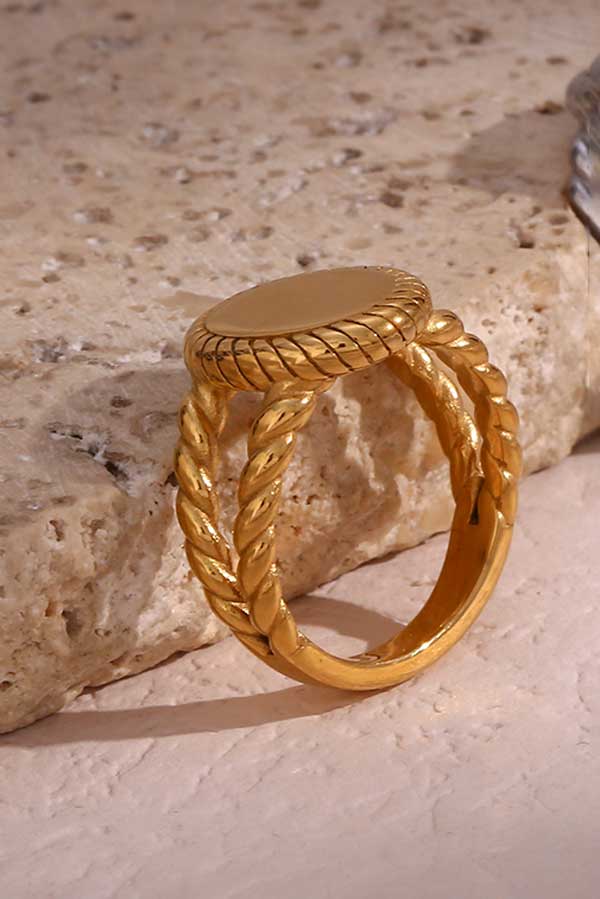 Oval Signet Ring Gold side | MILK MONEY milkmoney.co | cute rings, simple rings, casual rings, simple rings for women, trendy rings, cute rings for women, cute cheap rings, casual rings for women