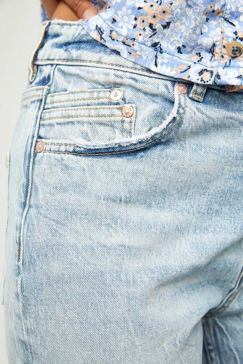 Zuri Mom Jean by Free People blue front detail  | MILK MONEY milkmoney.co | jeans for women. blue jeans for women. trendy jeans. denim jeans for women. cute jeans for women. womens denim.bohemian clothing brands. free people clothing.